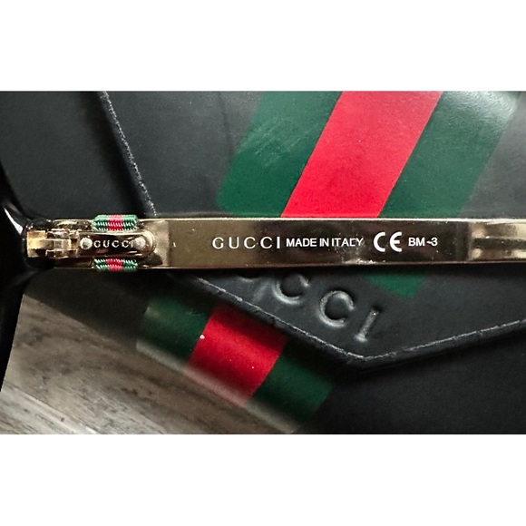 Women’s Gucci Oversized Sunglasses - Picture 5 of 12